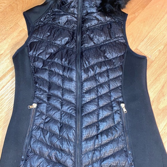SOLD‼️‼️‼️MK Puffer vest with fur hood - Picture 3 of 8